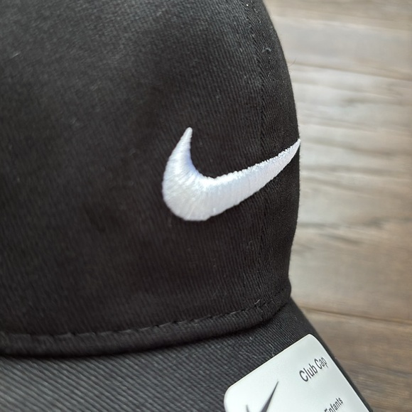 Nike Club Cap Nike swoosh embroidered logo,velcro back,6 vent panel, summer sun - Picture 2 of 10